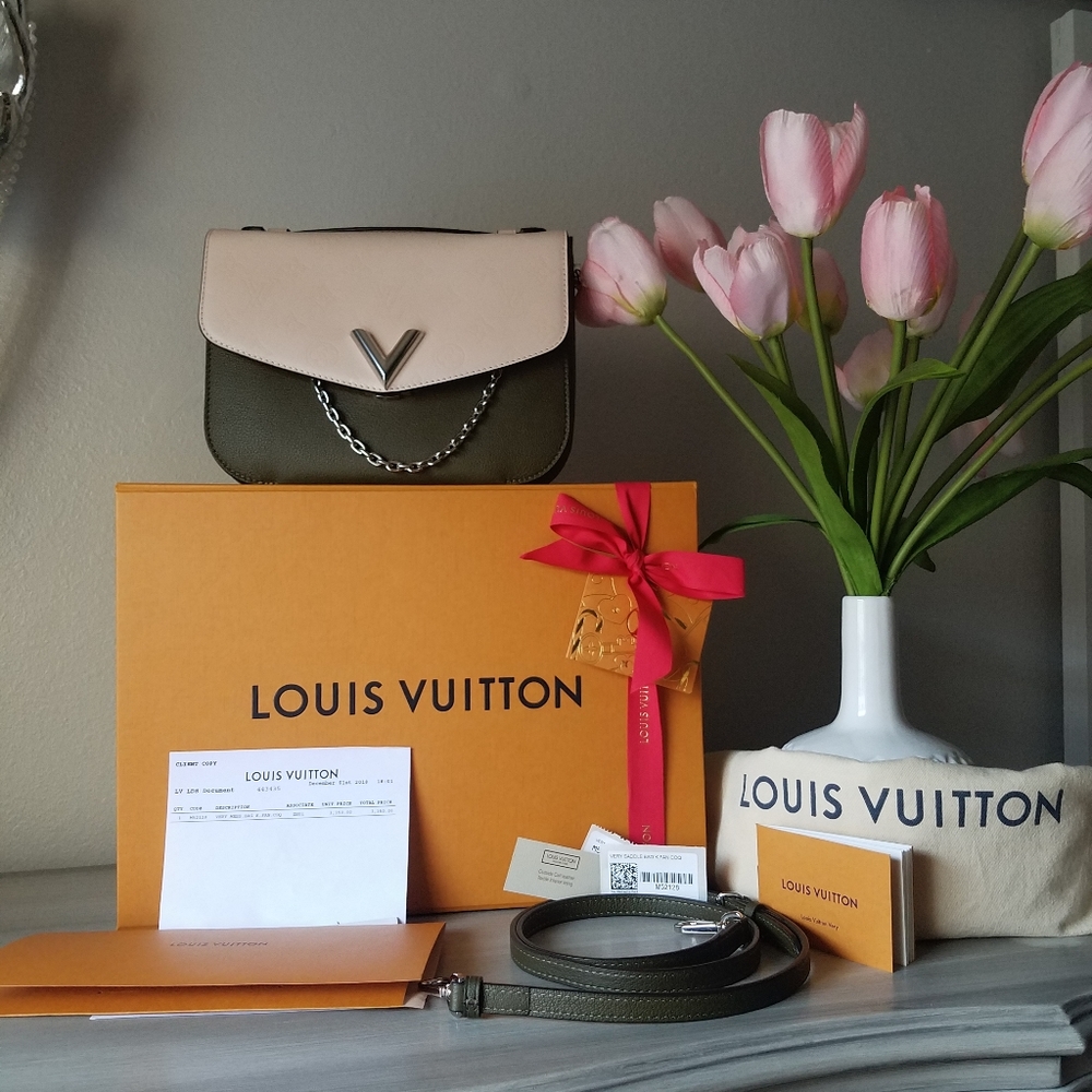 Louis Vuitton Very Messenger Bag